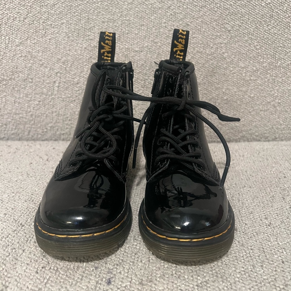 Dr. Martens 1460 Black Patent Leather Lace-Up Boots Toddler size 9 - Picture 2 of 8